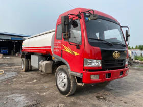 城市動脈 南京流動加油車與水泥車，服務與建設并行